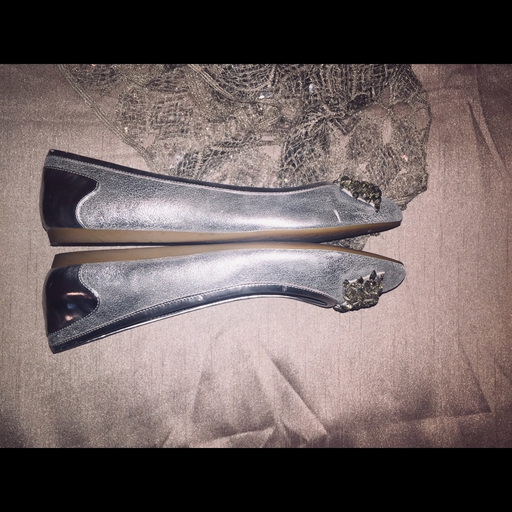 SOLD Gianni Bini  Silver Princess Flats  8 Med - Picture 4 of 8